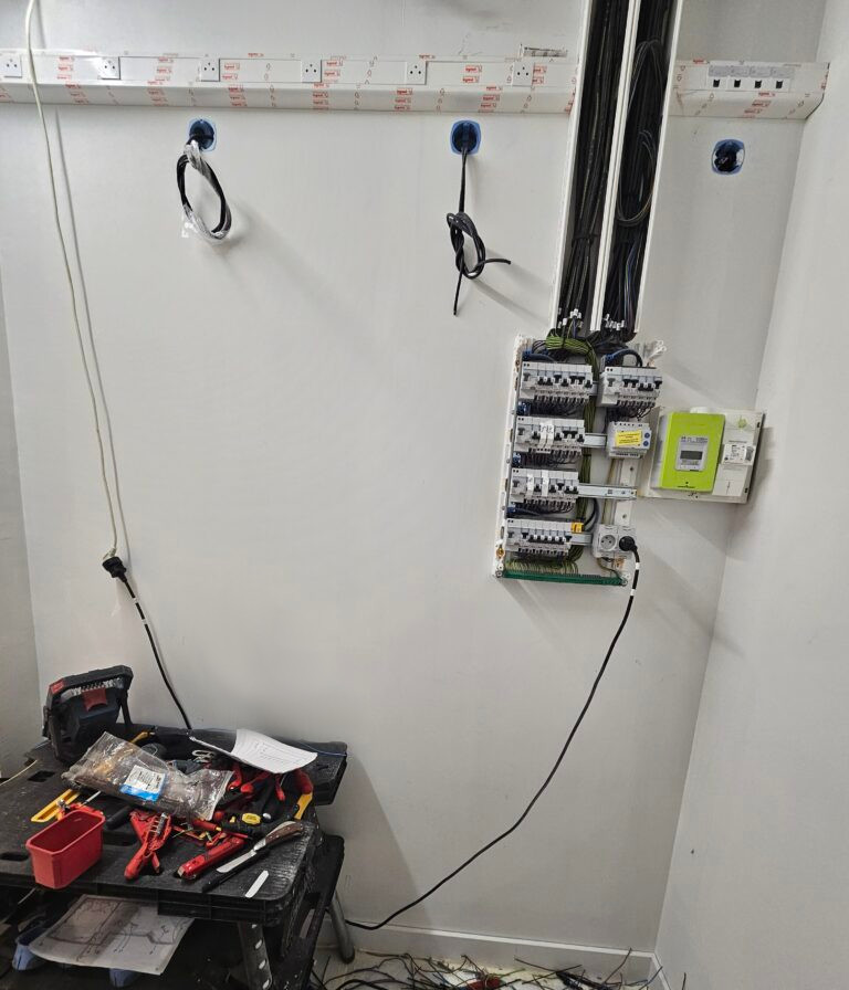 Installation electrique realisee par ACSIME, electricien a Gournay-sur-Aronde dans l'Oise